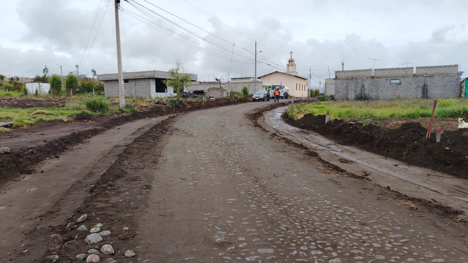 CONTINÚAN LOS TRABAJOS DE ASFALTADO EN EL SECTOR DE 10 DE AGOSTO